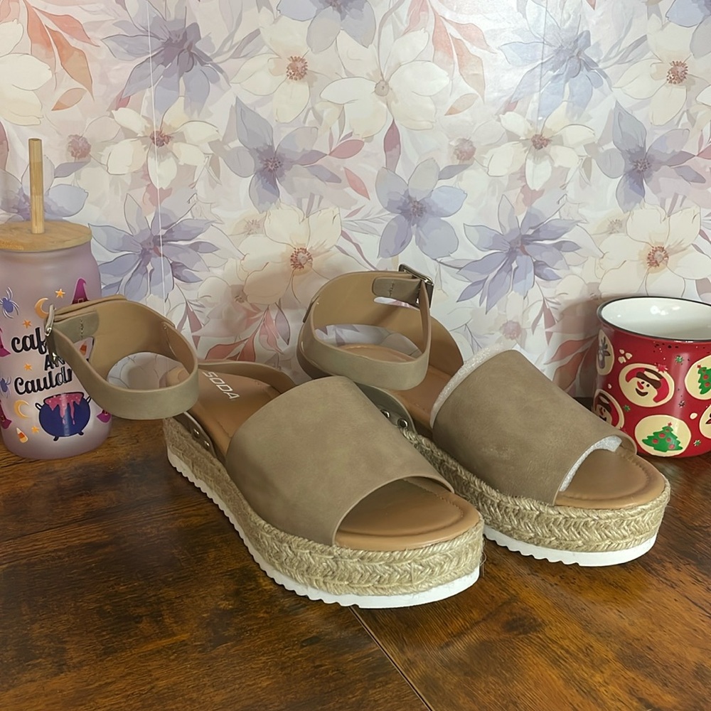 Soda Taupe Platform sandals Sz 10